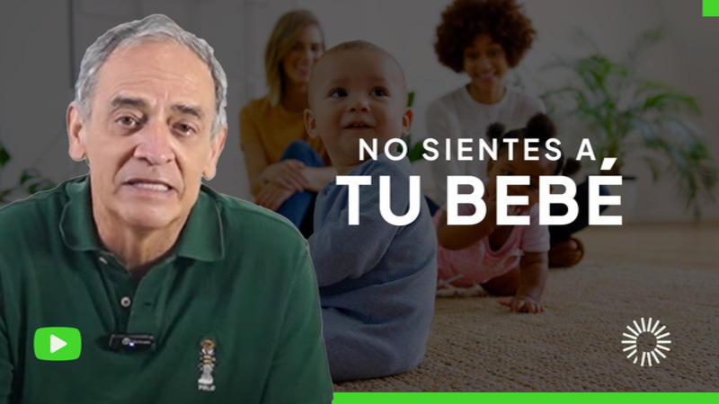 <p>Como pediatra, s&eacute; que muchos padres est&aacute;n emocionados por ver a su beb&eacute; sentado, pero forzar esta postura antes de tiempo puede afectar su desarrollo. En este video, te explicar&eacute; por qu&eacute; es fundamental respetar los tiempos naturales de tu beb&eacute; y c&oacute;mo ayudarlo a fortalecer su cuerpo sin riesgos.<br />
<br />
En este video te contar&eacute;:</p>

<ul>
	<li>&nbsp;A qu&eacute; edad un beb&eacute; est&aacute; realmente listo para sentarse.</li>
	<li>C&oacute;mo estimular su desarrollo de manera segura.</li>
	<li>&nbsp;Los peligros de apresurar este proceso y c&oacute;mo evitarlos.</li>
</ul>

<p><br />
Si quieres asegurarte de que tu beb&eacute; crezca sano y fuerte, este video es para ti.</p>