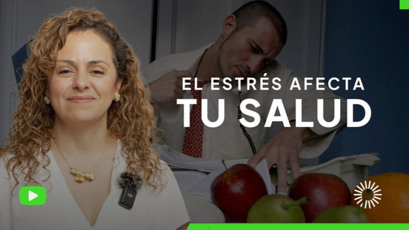 <p>&iquest;Sab&iacute;as que el estr&eacute;s cr&oacute;nico puede afectar todo tu cuerpo?&nbsp; Desde problemas digestivos y ca&iacute;da del cabello hasta ansiedad e inflamaci&oacute;n, el estr&eacute;s es un enemigo silencioso que puede sabotear tu bienestar.<br />
<br />
En este video descubrir&aacute;s:<br />
&nbsp;</p>

<ul>
	<li>C&oacute;mo el estr&eacute;s impacta tu cuerpo y mente</li>
	<li>&nbsp;Se&ntilde;ales de que el estr&eacute;s est&aacute; afectando tu salud sin que lo notes</li>
	<li>&nbsp;Estrategias efectivas para reducir el estr&eacute;s y recuperar el equilibrio&nbsp;<br />
	<br />
	&nbsp;No dejes que el estr&eacute;s controle tu vida. Dale play y aprende a proteger tu salud con h&aacute;bitos simples pero poderosos.</li>
</ul>