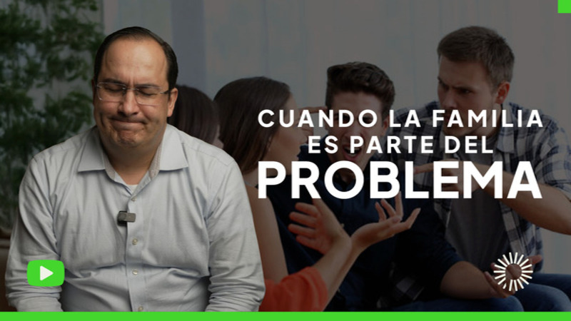 <p>A veces, el mayor desaf&iacute;o no est&aacute; fuera, sino dentro de casa.&nbsp; Sin darse cuenta, la familia puede alimentar heridas, repetir patrones da&ntilde;inos y ser parte del problema en lugar de la soluci&oacute;n. Pero, &iquest;c&oacute;mo identificarlo y cambiarlo?<br />
<br />
En este video hablaremos de:<br />
&nbsp;</p>

<ul>
	<li>Se&ntilde;ales de una din&aacute;mica familiar t&oacute;xica.</li>
	<li>&nbsp;C&oacute;mo estas heridas impactan la vida adulta.</li>
	<li>&nbsp;Claves para romper ciclos y construir relaciones m&aacute;s sanas.<br />
	<br />
	No tienes que cargar con lo que no te pertenece.</li>
</ul>