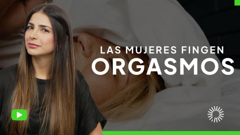<p>Es un tema que pocos se atreven a hablar, pero es m&aacute;s com&uacute;n de lo que imaginas. &iquest;Por qu&eacute; algunas mujeres fingen orgasmos en lugar de expresar lo que realmente sienten?&nbsp; &iquest;Es para proteger el ego de su pareja, evitar una conversaci&oacute;n inc&oacute;moda o simplemente por presi&oacute;n social?<br />
<br />
<br />
En este video exploraremos:<br />
&nbsp;</p>

<ul>
	<li>&nbsp;Las razones psicol&oacute;gicas y emocionales detr&aacute;s de este fen&oacute;meno</li>
	<li>&nbsp;C&oacute;mo la educaci&oacute;n y la cultura influyen en la sexualidad femenina</li>
	<li>&nbsp;Claves para una comunicaci&oacute;n m&aacute;s abierta y placentera en la intimidad&nbsp;<br />
	<br />
	El placer no deber&iacute;a ser fingido, sino vivido. Descubre c&oacute;mo mejorar la conexi&oacute;n en pareja y disfrutar de una sexualidad m&aacute;s aut&eacute;ntica</li>
</ul>