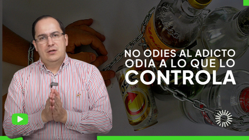 <p>Es f&aacute;cil culpar al adicto, pero&hellip; &iquest;alguna vez te has preguntado qu&eacute; lo tiene atrapado?&nbsp; La verdadera lucha no es contra la persona, sino contra lo que la controla. Y si no cambiamos la forma de verlo, nunca encontraremos la soluci&oacute;n.</p>

<ul>
	<li>&nbsp;En este video descubrir&aacute;s:</li>
	<li>C&oacute;mo la culpa y el rechazo pueden hundir a&uacute;n m&aacute;s a un adicto.</li>
	<li>&nbsp;El enemigo real detr&aacute;s de la adicci&oacute;n y c&oacute;mo enfrentarlo.</li>
	<li>&nbsp;Un cambio de mentalidad que puede marcar la diferencia en su recuperaci&oacute;n.</li>
	<li>&nbsp;Lo que S&Iacute; ayuda a liberar a alguien de esta trampa.</li>
</ul>

<p><br />
Si quieres dejar de sentir impotencia y empezar a generar un verdadero cambio, este video es para ti.</p>