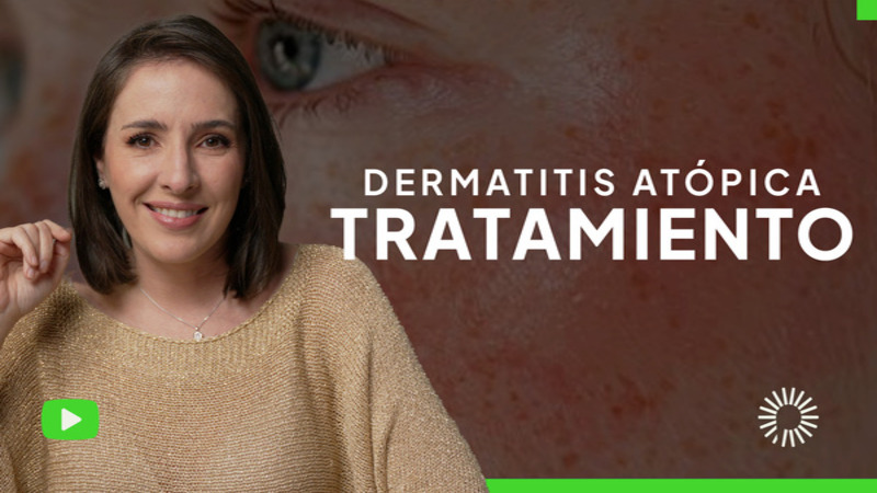 <p>La dermatitis at&oacute;pica puede ser un desaf&iacute;o, pero con los cuidados adecuados, es posible mejorar la calidad de vida y controlar los brotes. Sigue estos consejos esenciales:</p>

<ul>
	<li>Hidrataci&oacute;n intensa y constante &ndash; Usa cremas emolientes para reforzar la barrera cut&aacute;nea.</li>
	<li>Evita irritantes y al&eacute;rgenos &ndash; Prefiere ropa de algod&oacute;n y productos sin fragancias ni qu&iacute;micos agresivos.</li>
	<li>Ba&ntilde;os cortos con agua tibia &ndash; Evita el agua caliente, ya que puede resecar y agravar la irritaci&oacute;n.</li>
	<li>Manejo del estr&eacute;s y alimentaci&oacute;n saludable &ndash; Factores clave en la reducci&oacute;n de brotes.</li>
	<li>Tratamientos dermatol&oacute;gicos &ndash; Consulta con un especialista para opciones como cremas m&eacute;dicas, fototerapia o tratamientos avanzados.</li>
</ul>

<p><br />
Con el enfoque correcto, es posible controlar la dermatitis y mejorar la calidad de vida. &iexcl;Descubre m&aacute;s en el video!</p>