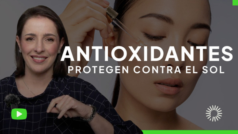<p>Sabemos que el protector solar es esencial para cuidar la piel, pero &iquest;los antioxidantes pueden ayudar a protegernos del da&ntilde;o solar? La respuesta es S&Iacute;, pero no sustituyen el protector solar.</p>

<ul>
	<li>&iquest;C&oacute;mo funcionan los antioxidantes?</li>
	<li>Neutralizan los radicales libres que el sol genera en la piel.</li>
	<li>Reducen el da&ntilde;o celular y el envejecimiento prematuro.</li>
	<li>Refuerzan la barrera cut&aacute;nea, mejorando la resistencia al sol.</li>
</ul>

<p><br />
Descubre m&aacute;s en el video y aprende a cuidar tu piel como un experto.</p>